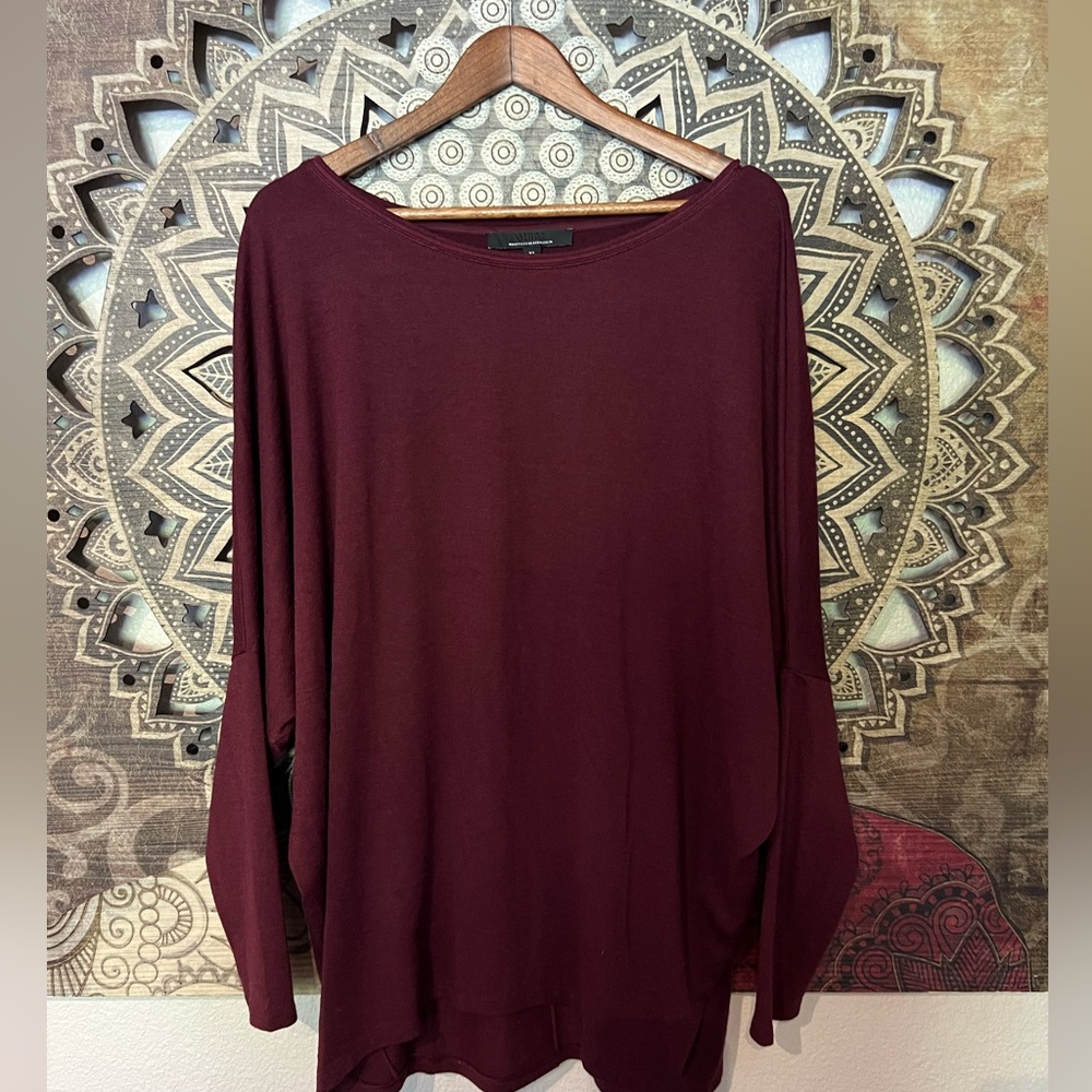 WHITE HOUSE BLACK MARKET SCOOP NECK NARROWED ARM TOP